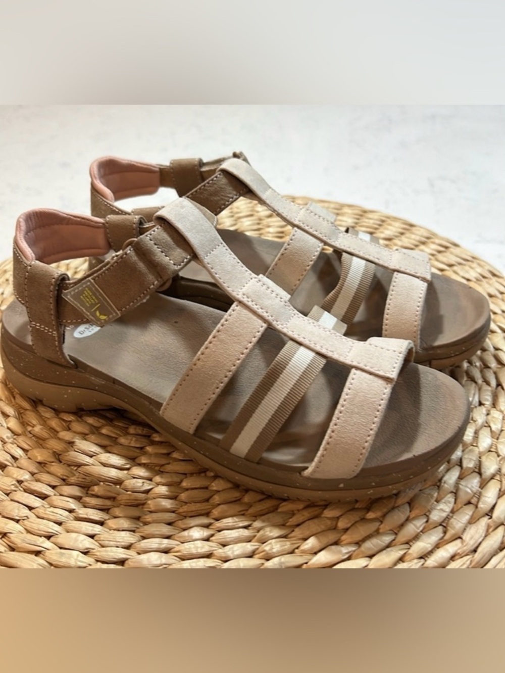 Dr. Scholl’s Adelle Strappy Valcro comfort sandal size 6